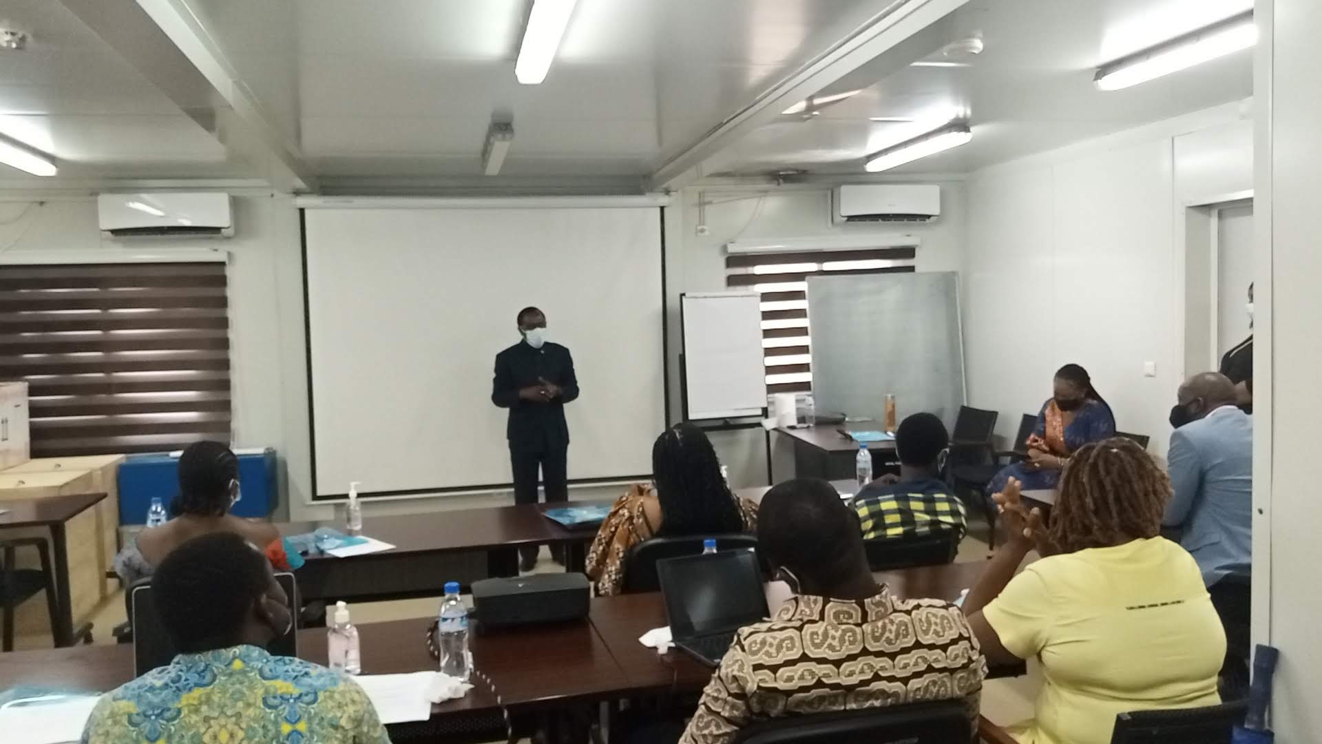 Dr. Francis Kateh, Chief Medical Officer, Ministry of Health, addressing Liberia FETP Executive Cohort 1 participants
